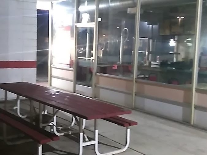 Mom's Old Fashion Burgers exterior
